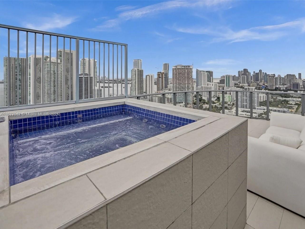 121 NE 34th St Unit: PH3204