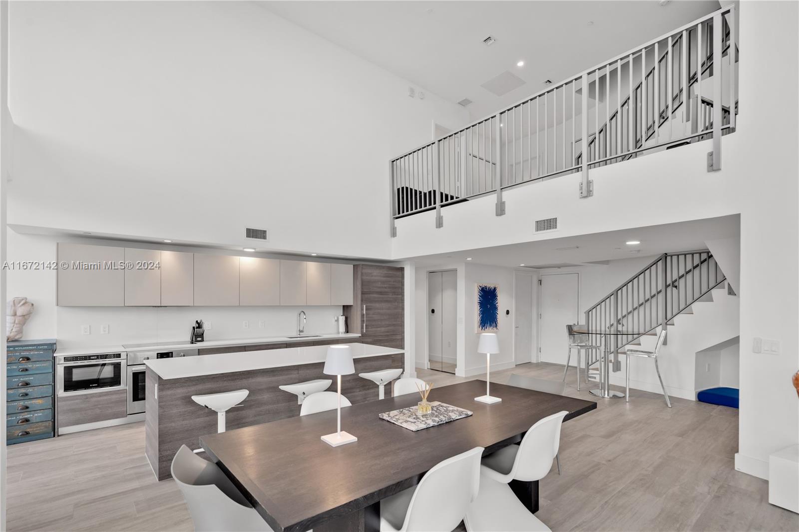 121 NE 34th St Unit: PH3204