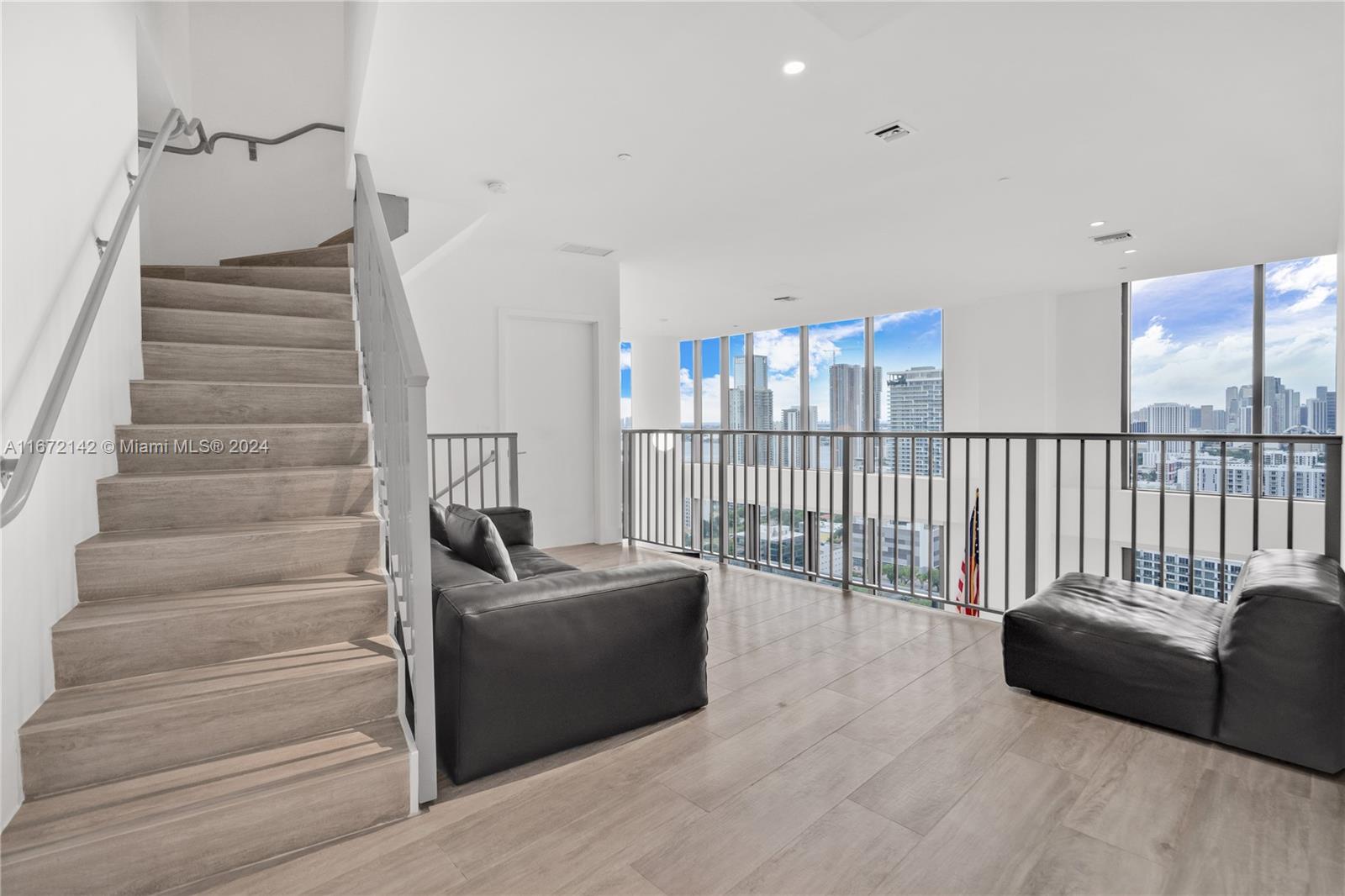 121 NE 34th St Unit: PH3204
