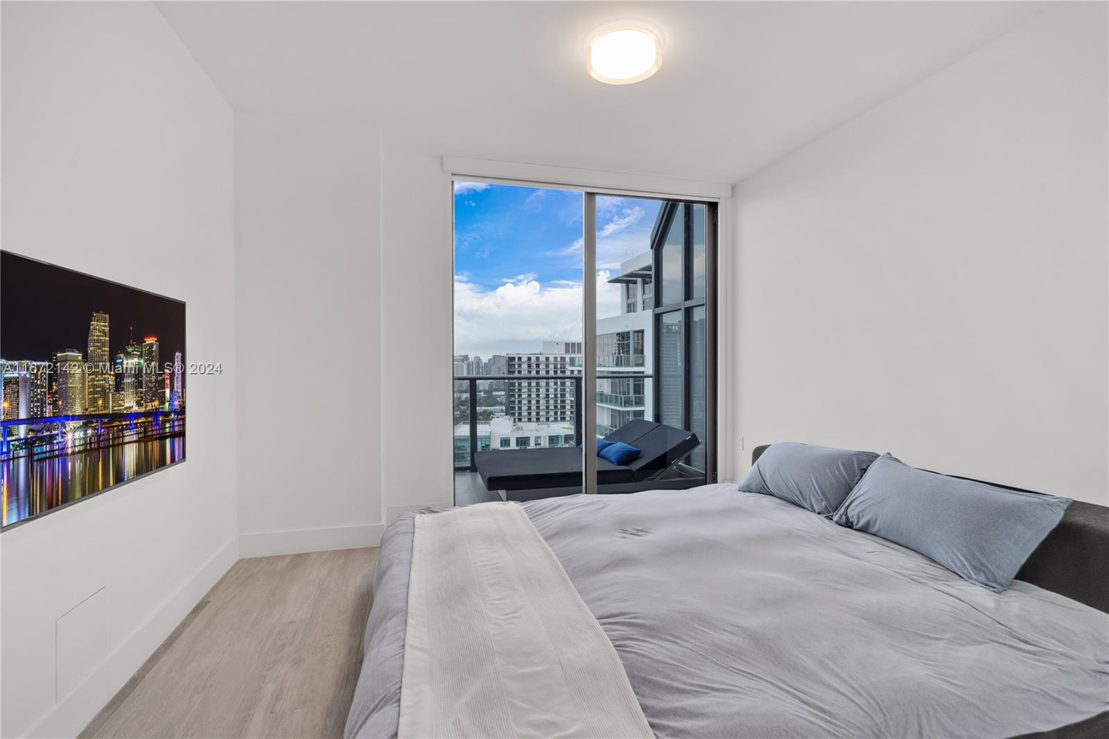 121 NE 34th St Unit: PH3204