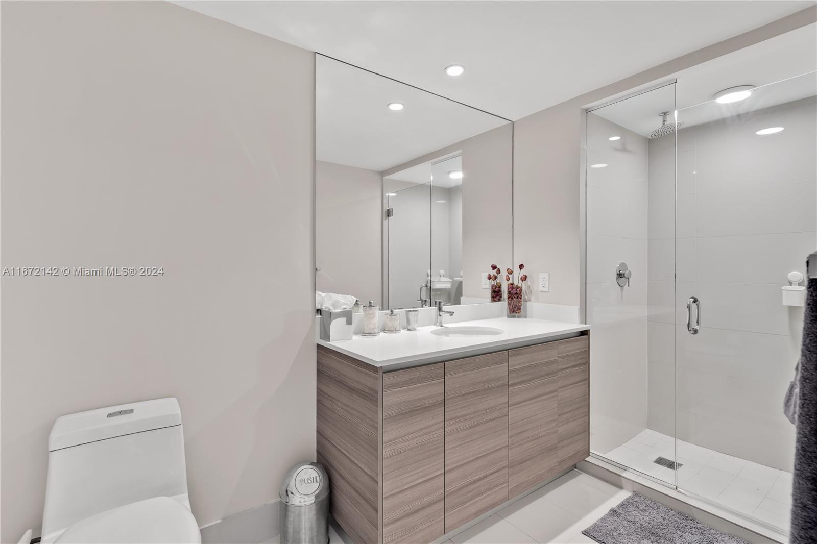 121 NE 34th St Unit: PH3204