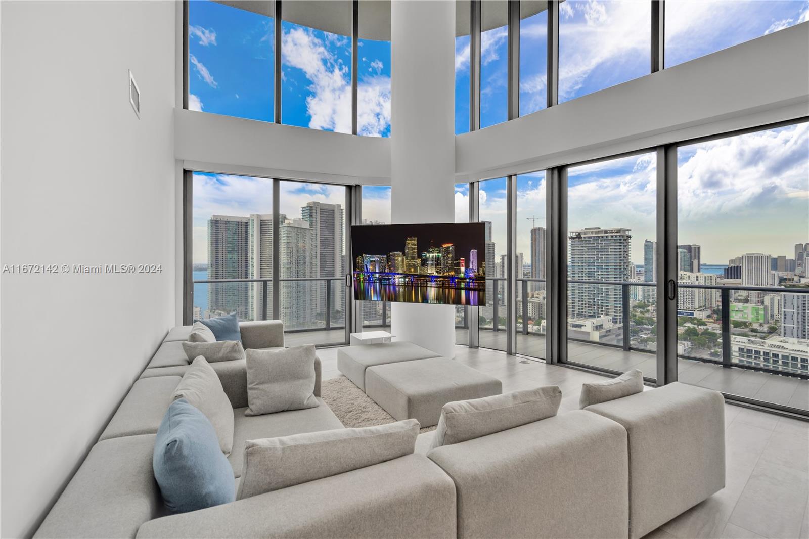 121 NE 34th St Unit: PH3204