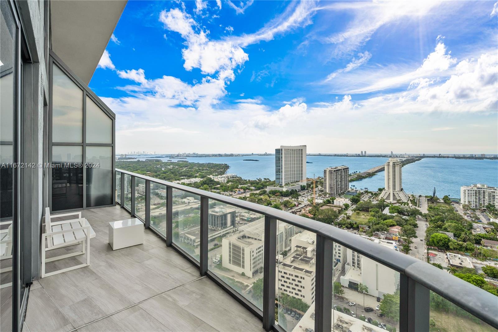 121 NE 34th St Unit: PH3204