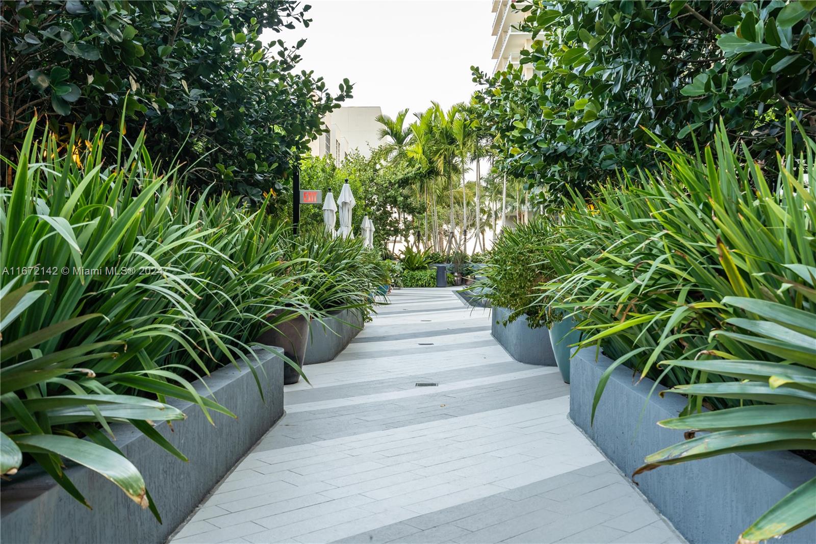 121 NE 34th St Unit: PH3204