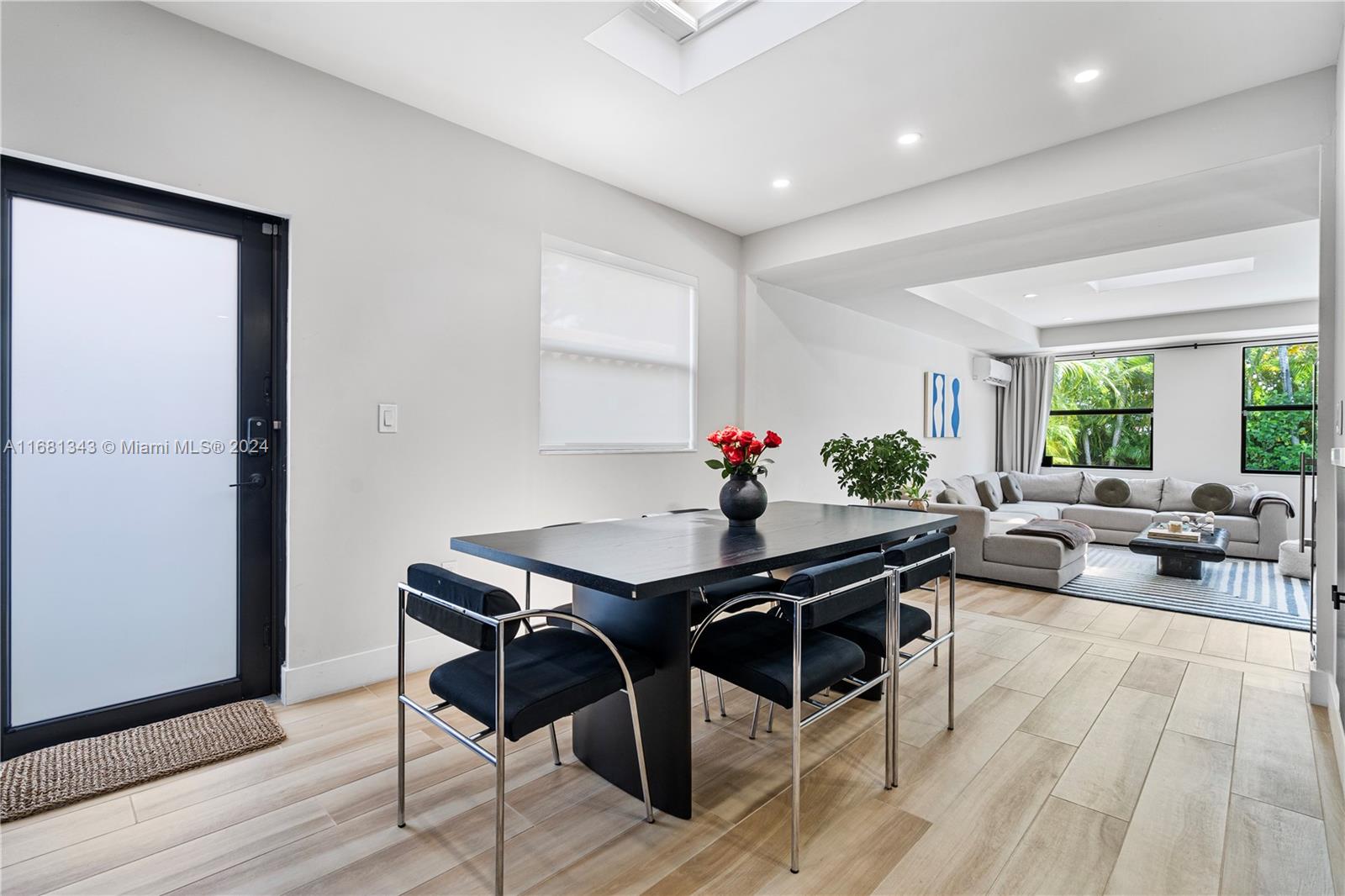 5887 SW 28th St