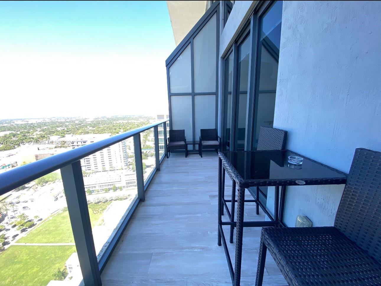 121 NE 34th St Unit: PH3212