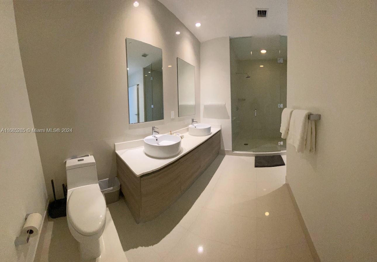 121 NE 34th St Unit: PH3212