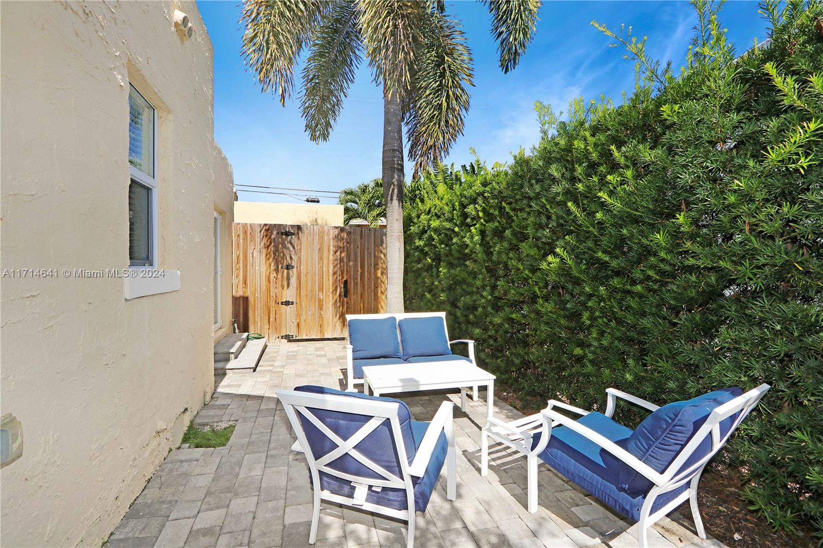 2477 SW 22nd Ter