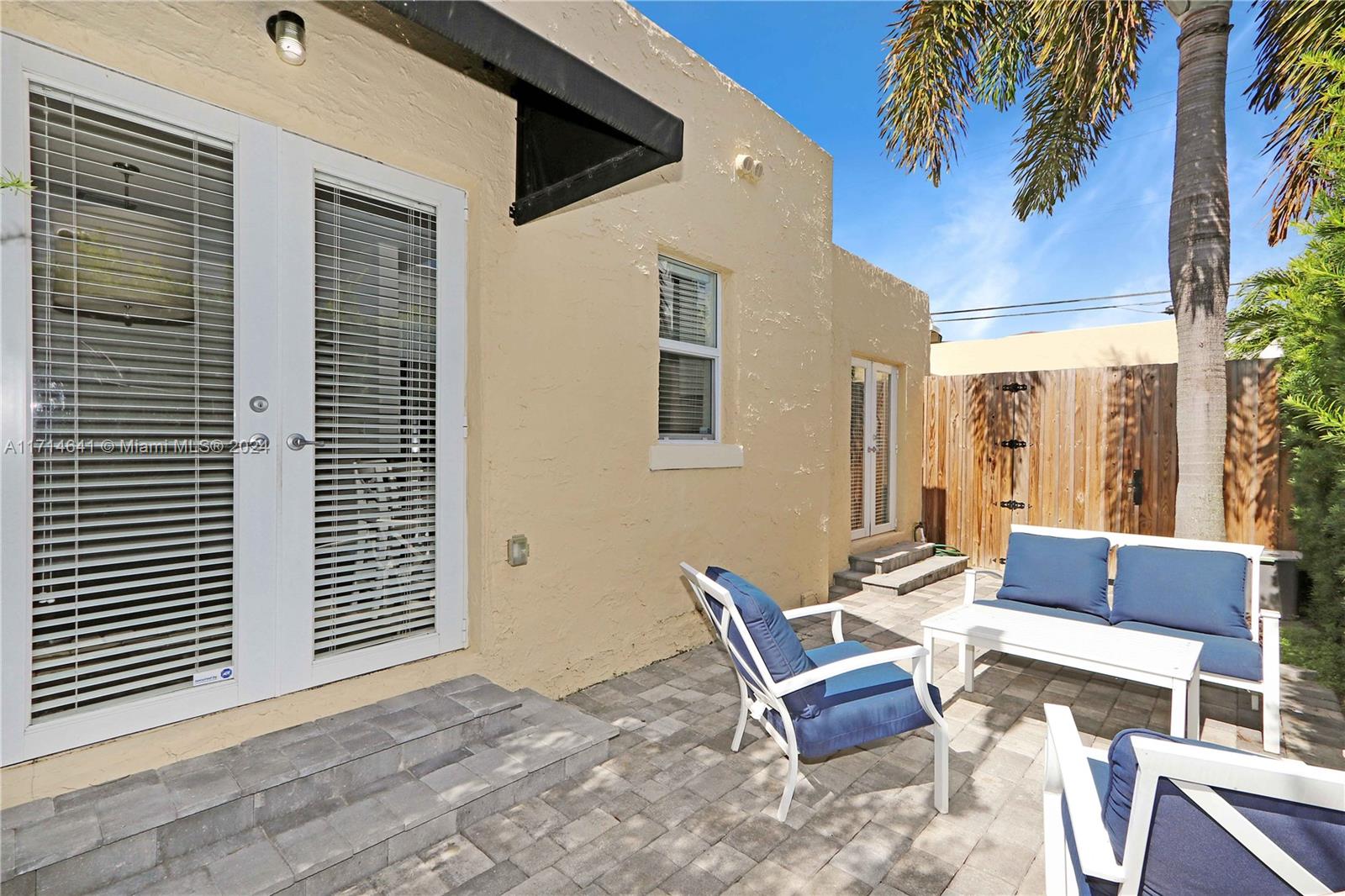 2477 SW 22nd Ter