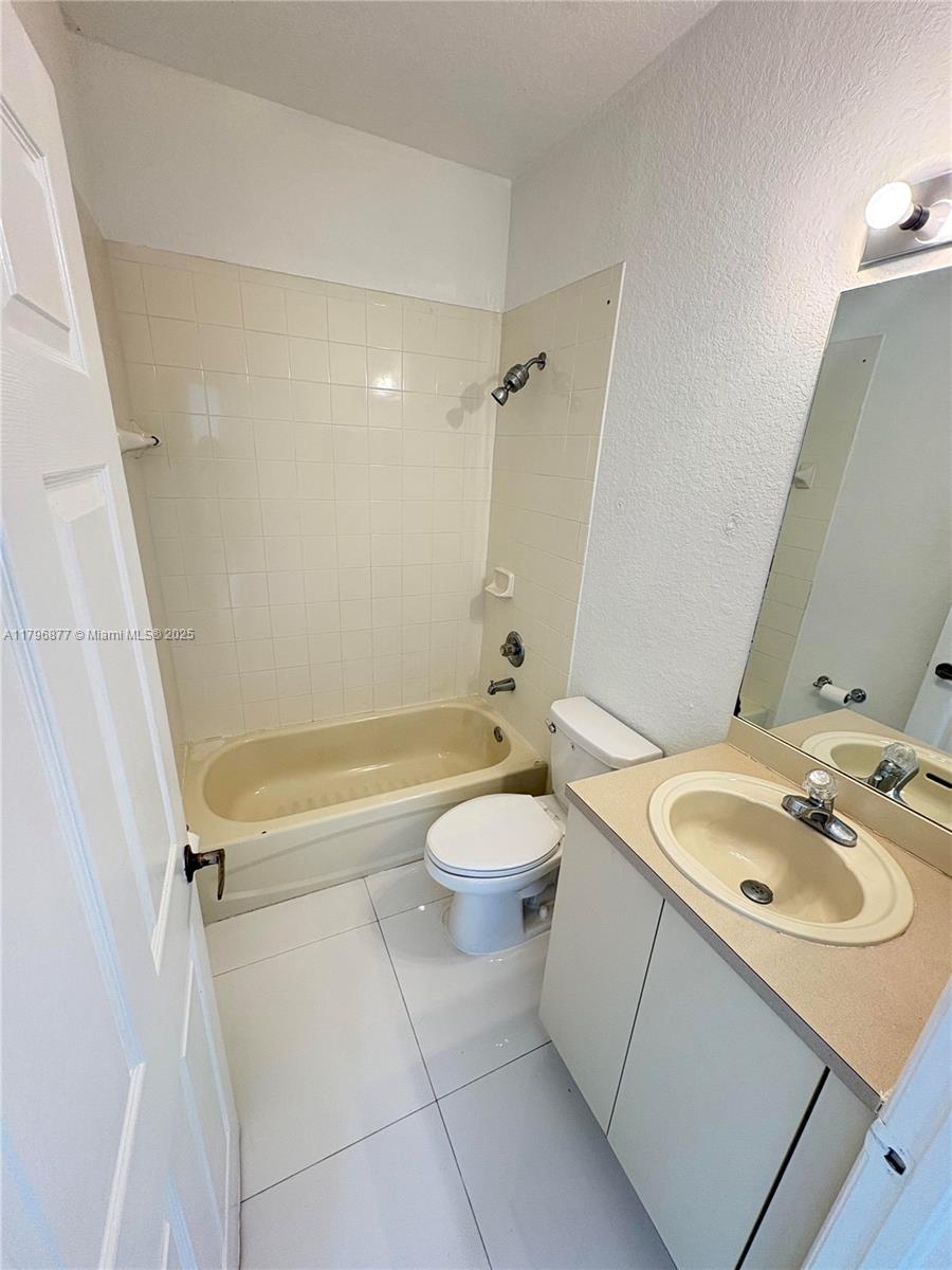 8301 NW 107th Ct # 22 Unit: 7-22