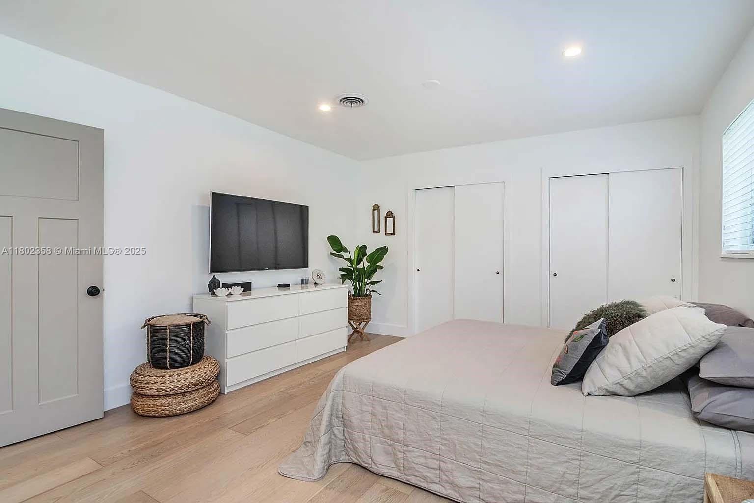 1439 Hollywood Blvd Unit: 0