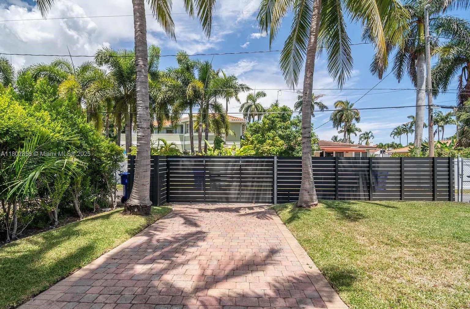 1439 Hollywood Blvd Unit: 0