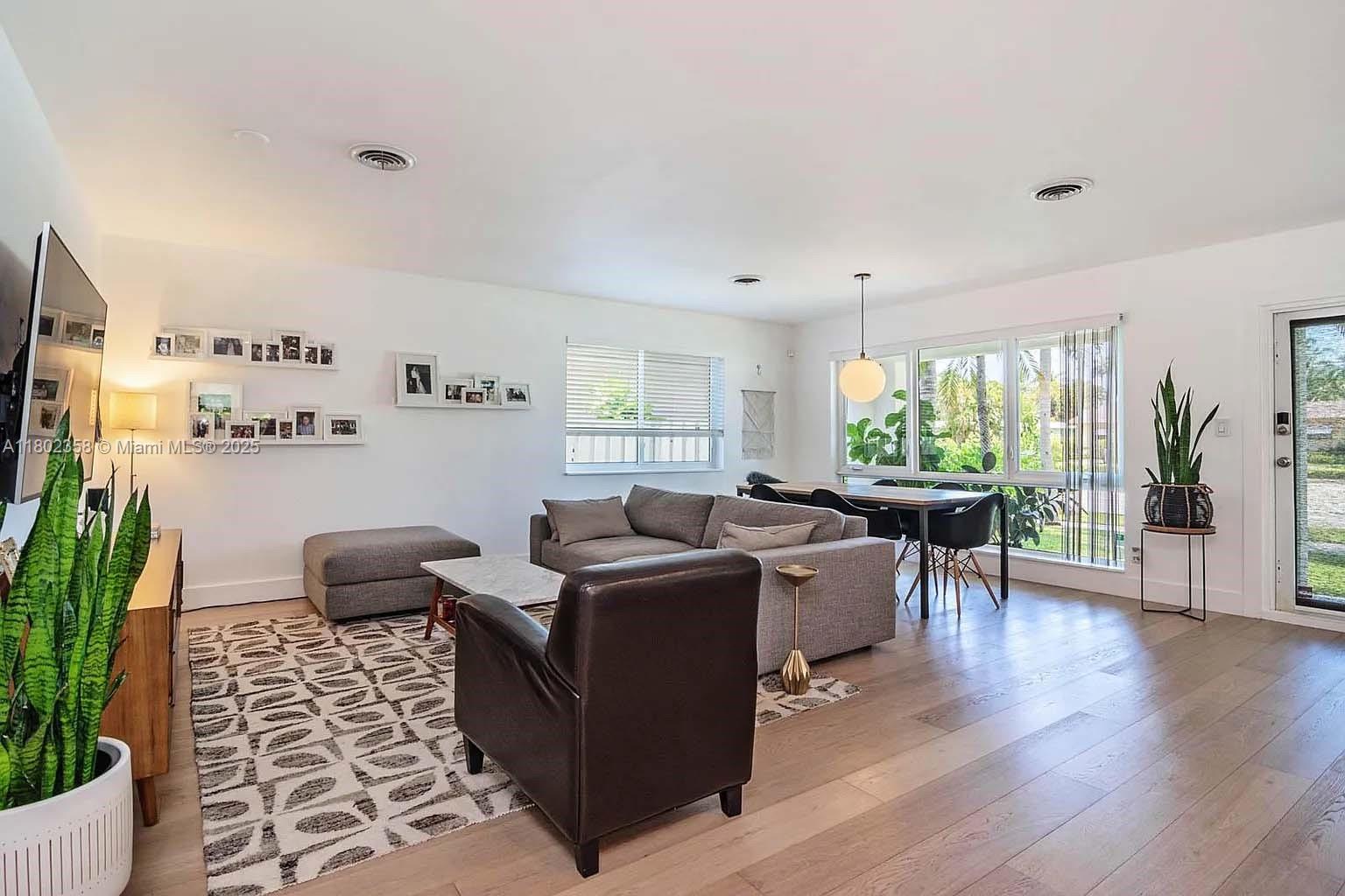 1439 Hollywood Blvd Unit: 0