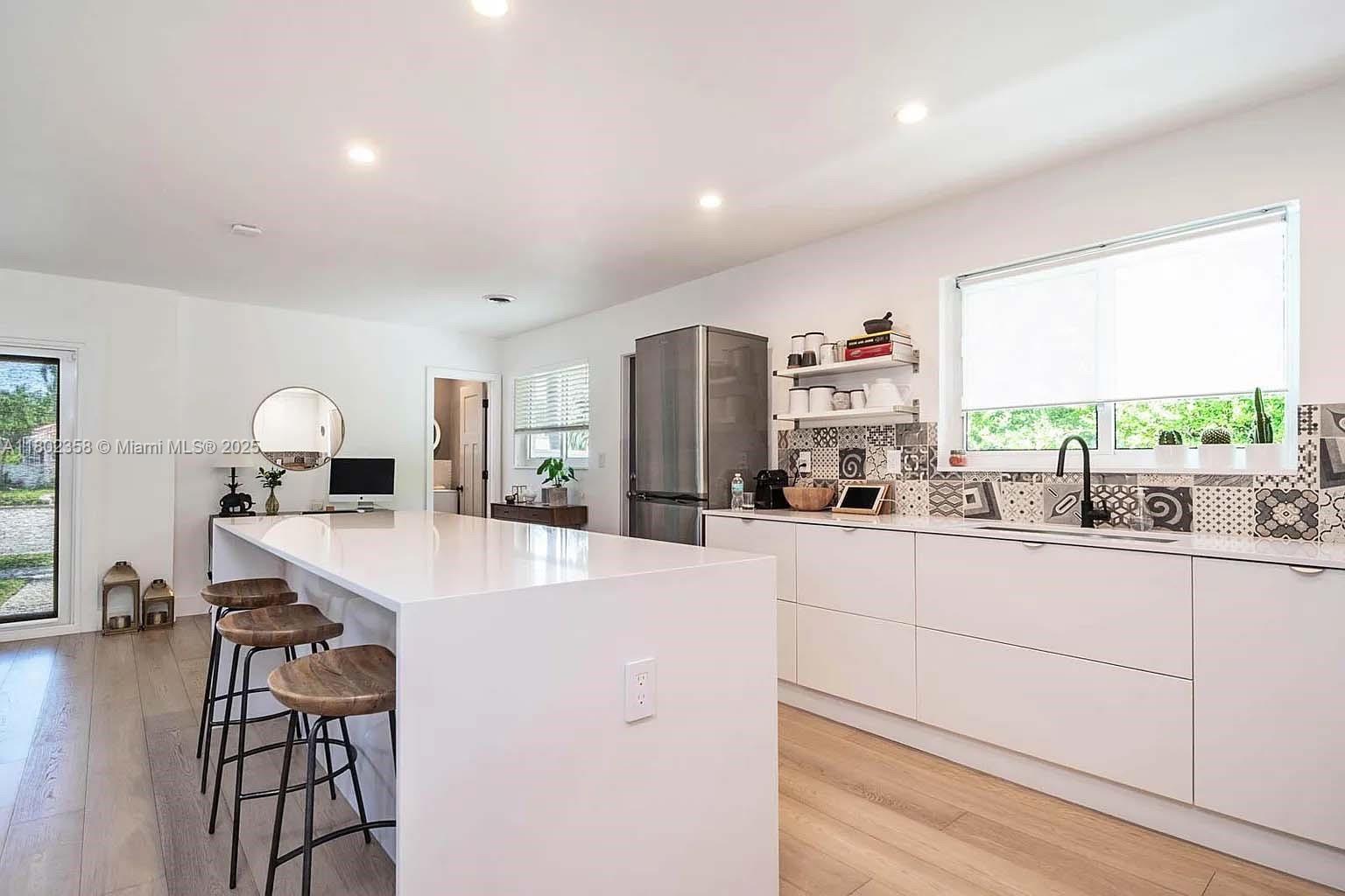 1439 Hollywood Blvd Unit: 0