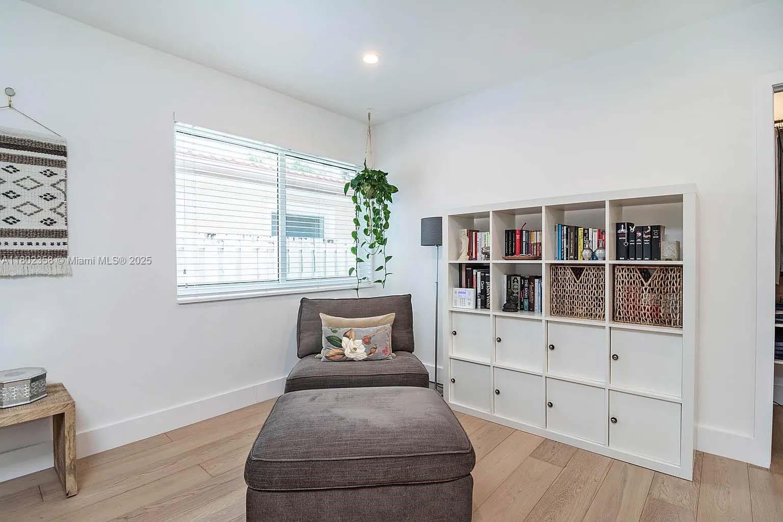 1439 Hollywood Blvd Unit: 0