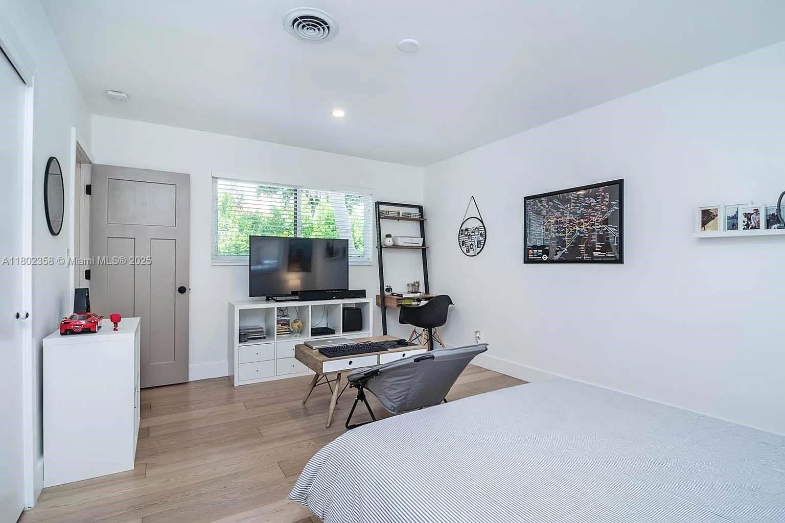 1439 Hollywood Blvd Unit: 0