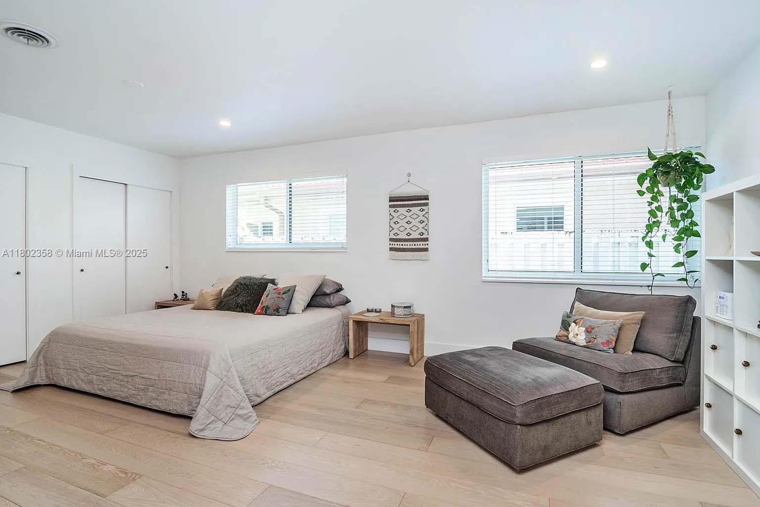 1439 Hollywood Blvd Unit: 0