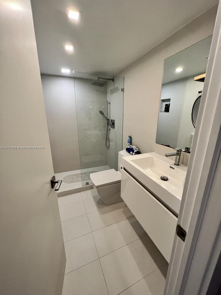 800 Claughton Island Dr # 704