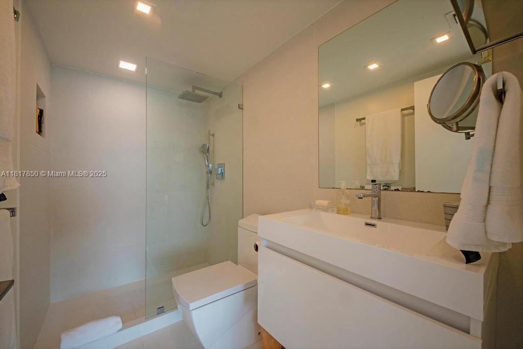 800 Claughton Island Dr # 704