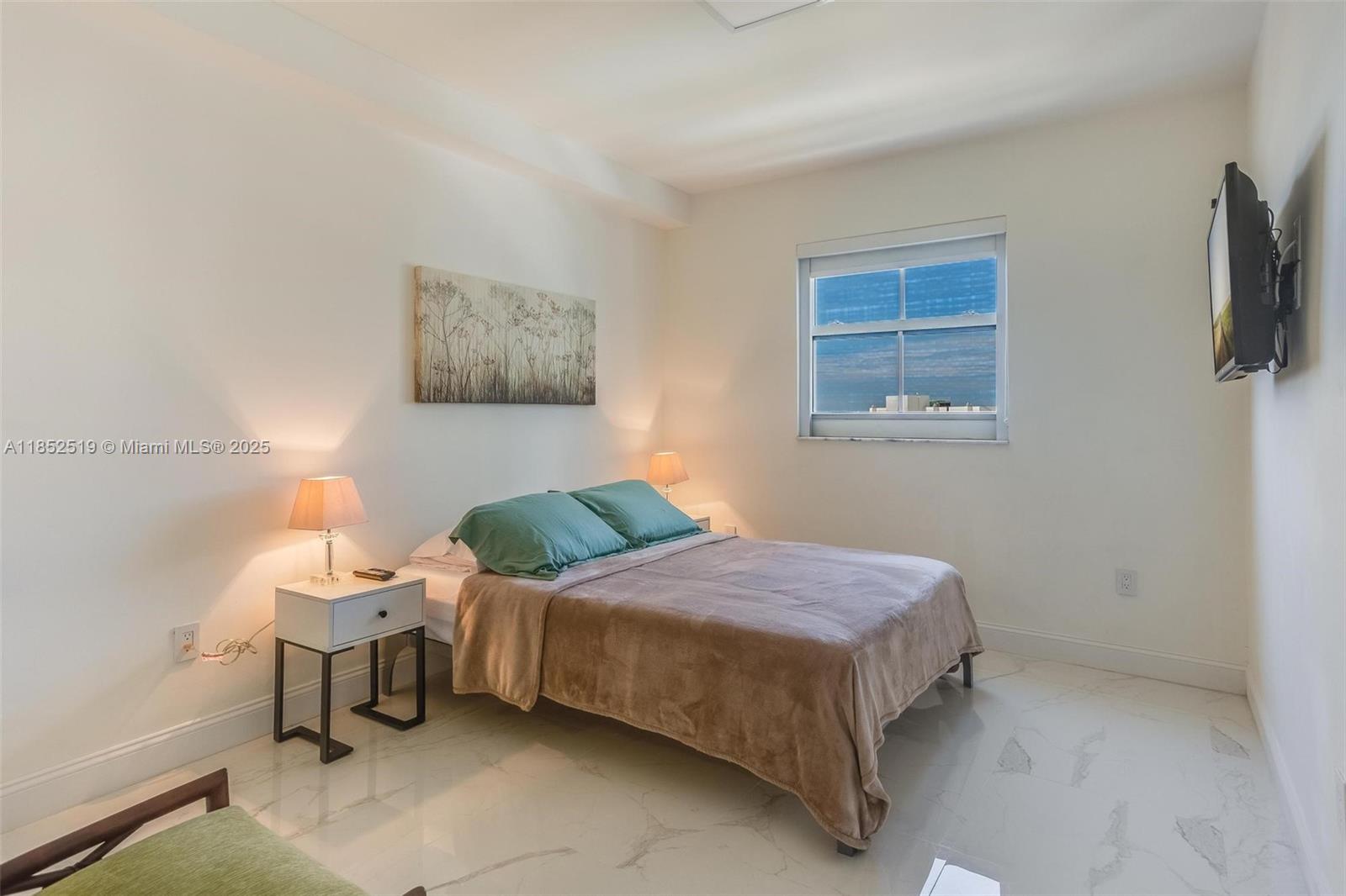 185 SE 14th Ter # 2006