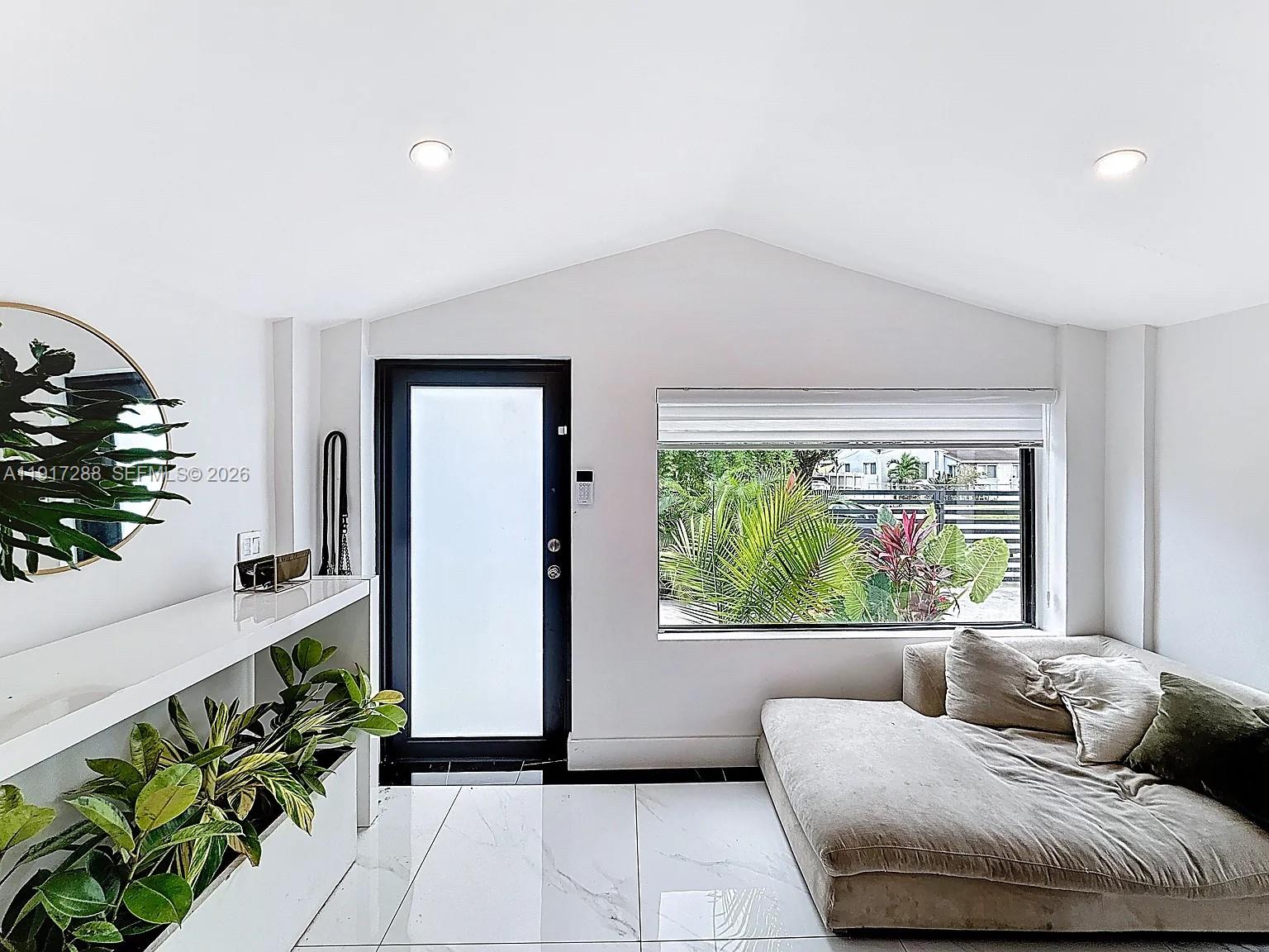 1367 NW 41st St