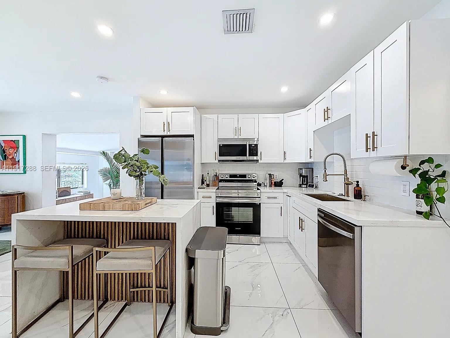 1367 NW 41st St
