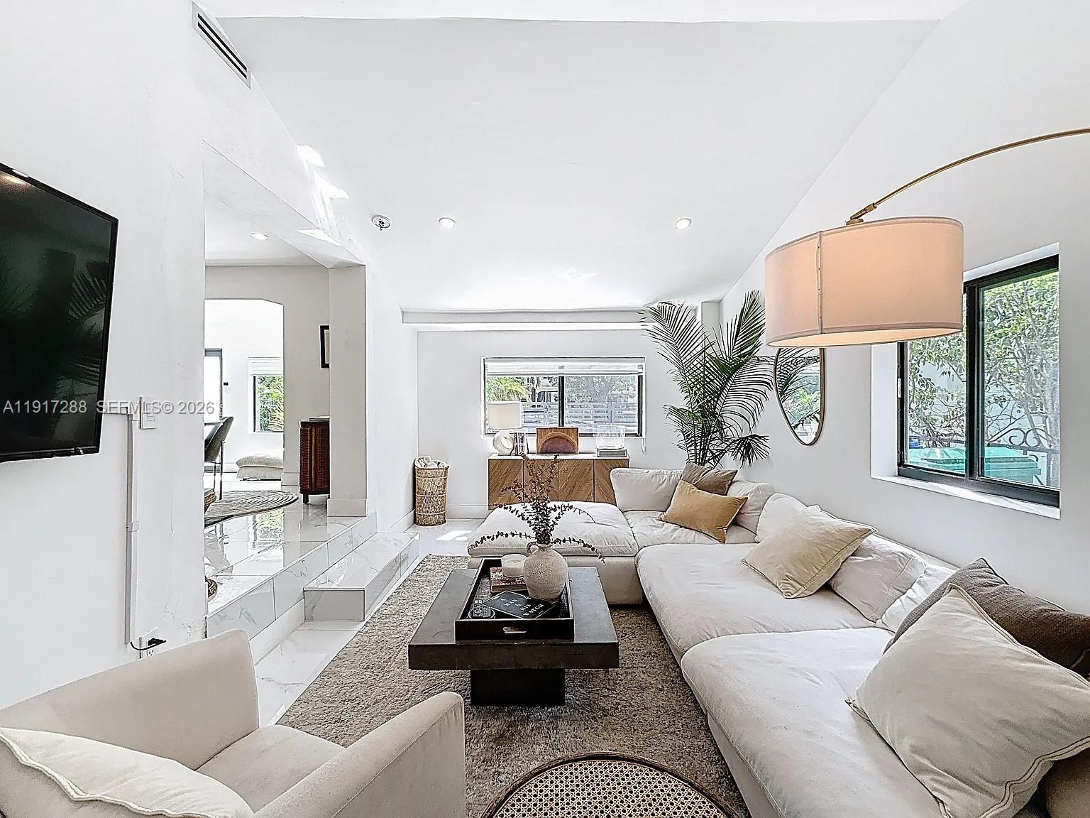 1367 NW 41st St