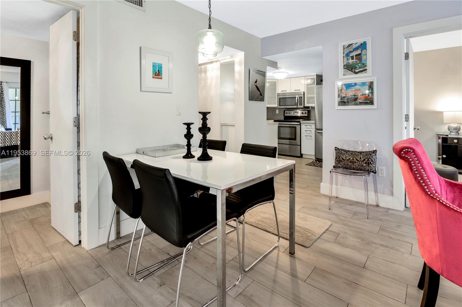 2600 Collins Ave # 204