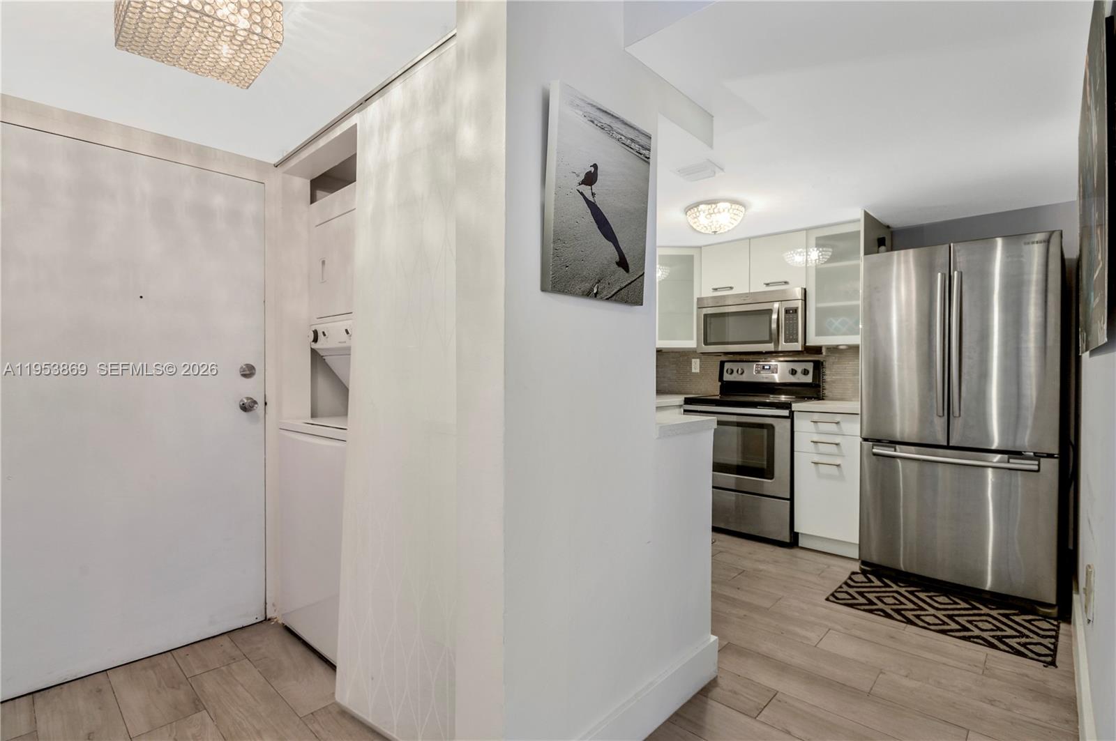 2600 Collins Ave # 204