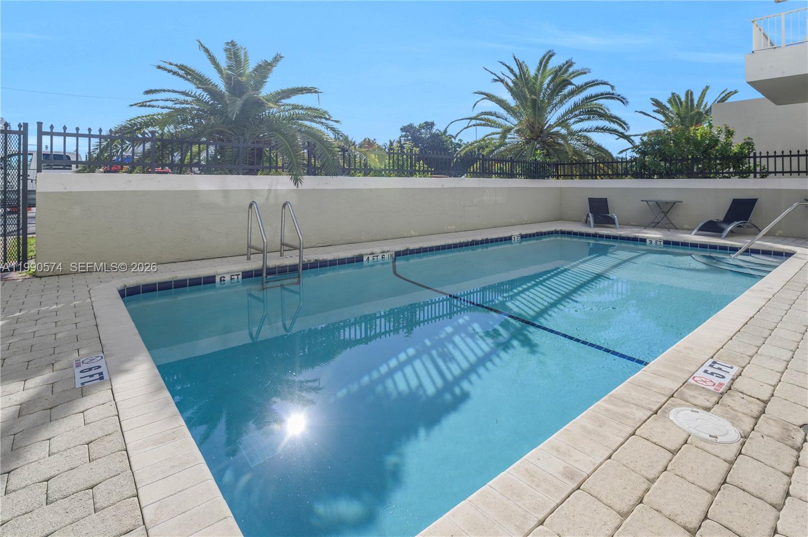 2600 Collins Ave # 204