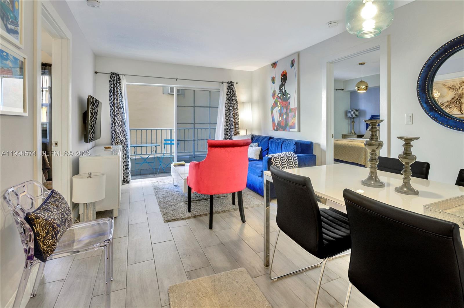 2600 Collins Ave # 204