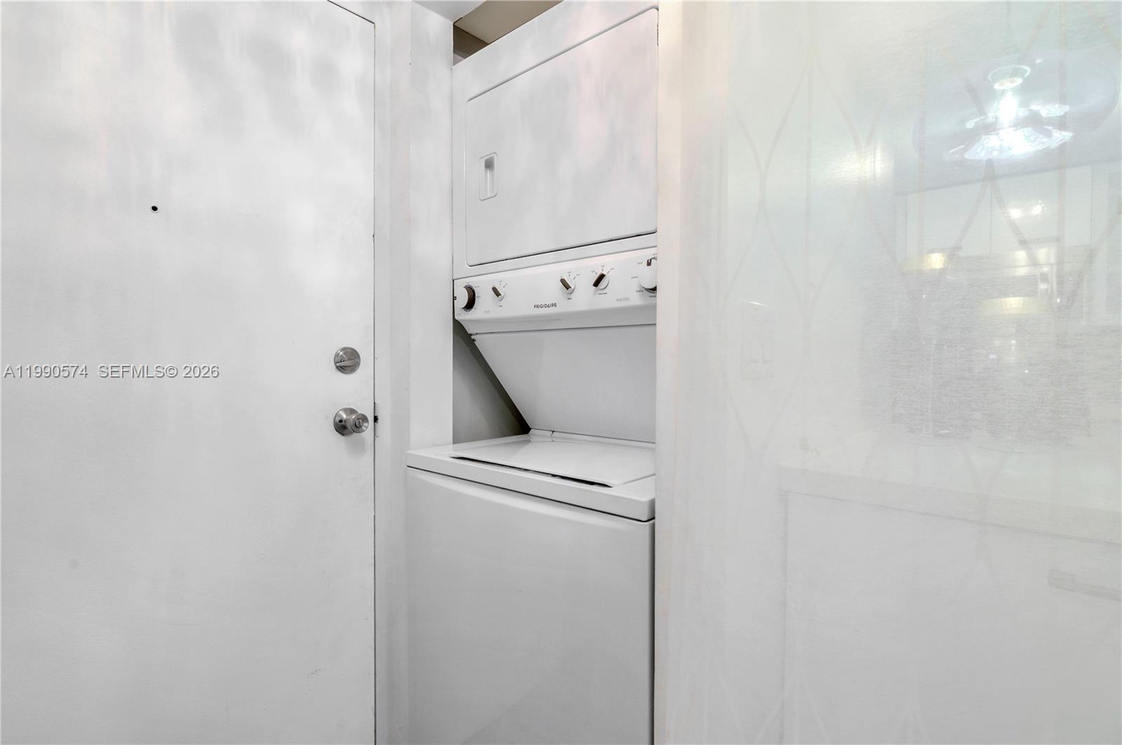 2600 Collins Ave # 204