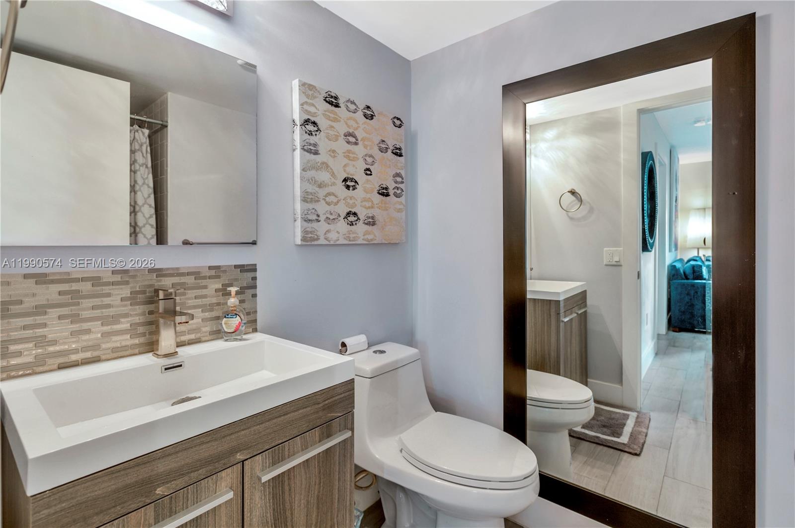 2600 Collins Ave # 204