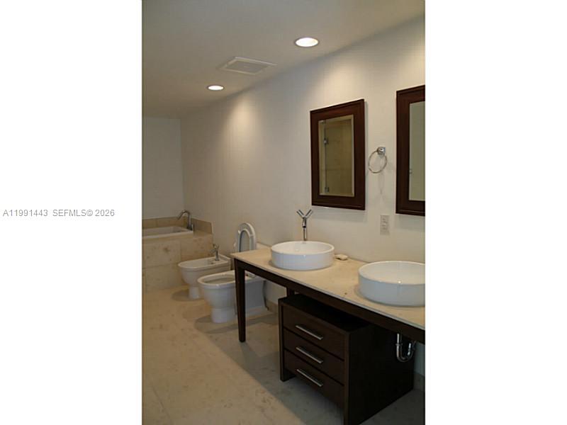 465 BRICKELL AVE # 2902