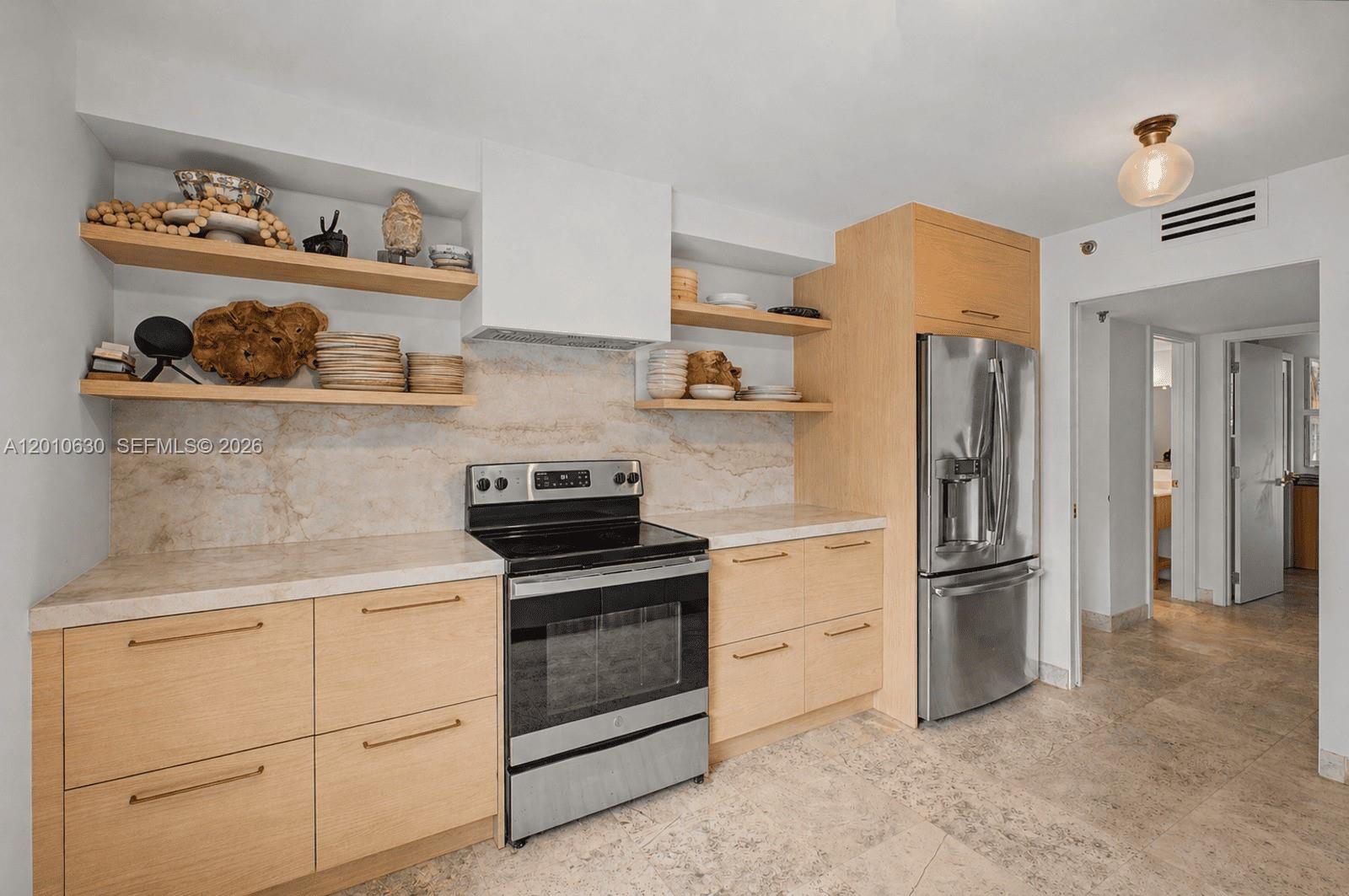 2575 S Bayshore Dr # 4A
