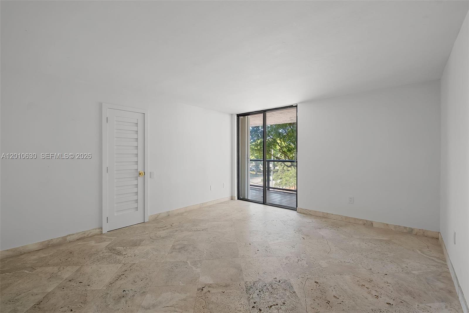 2575 S Bayshore Dr # 4A
