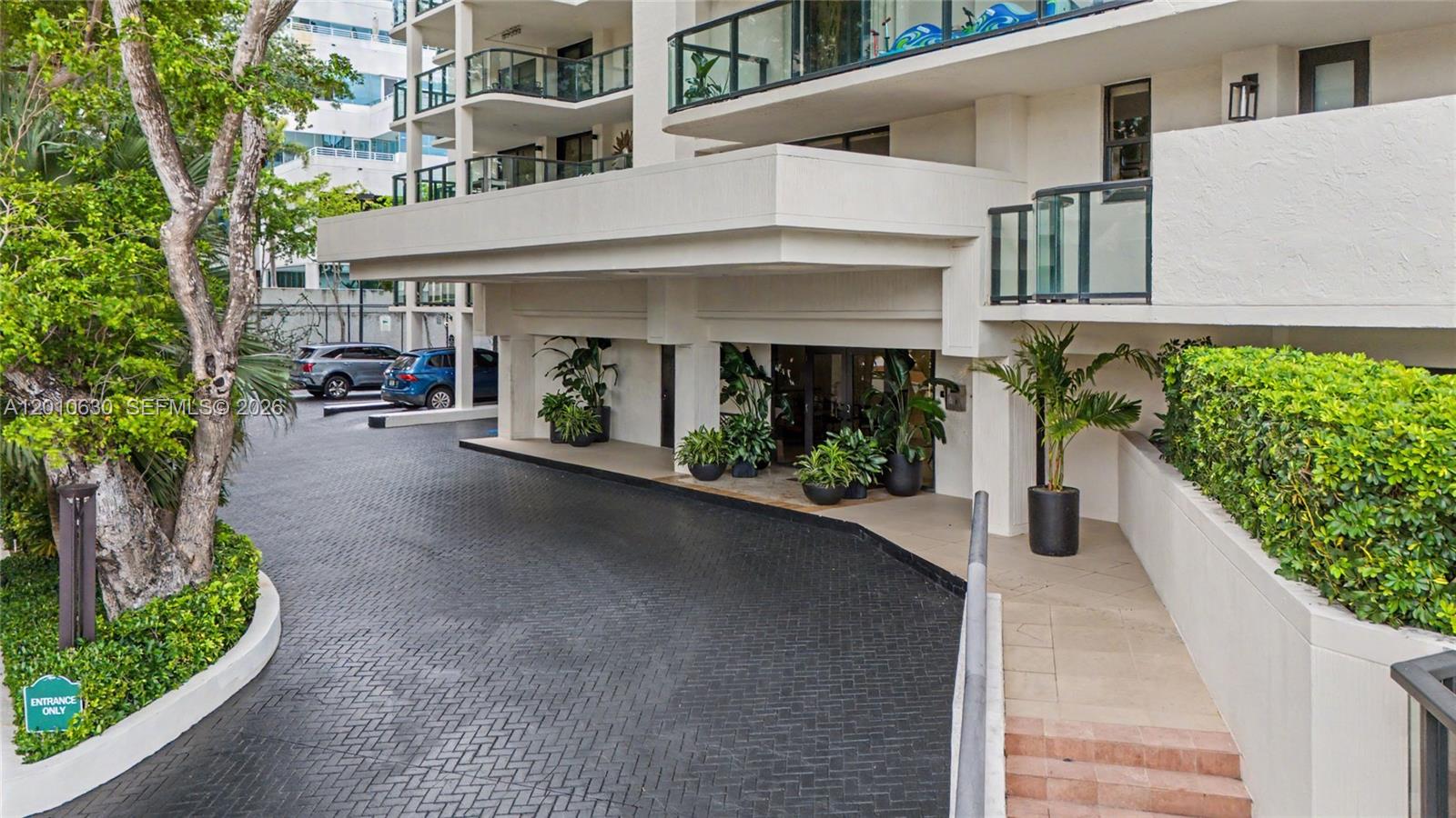2575 S Bayshore Dr # 4A