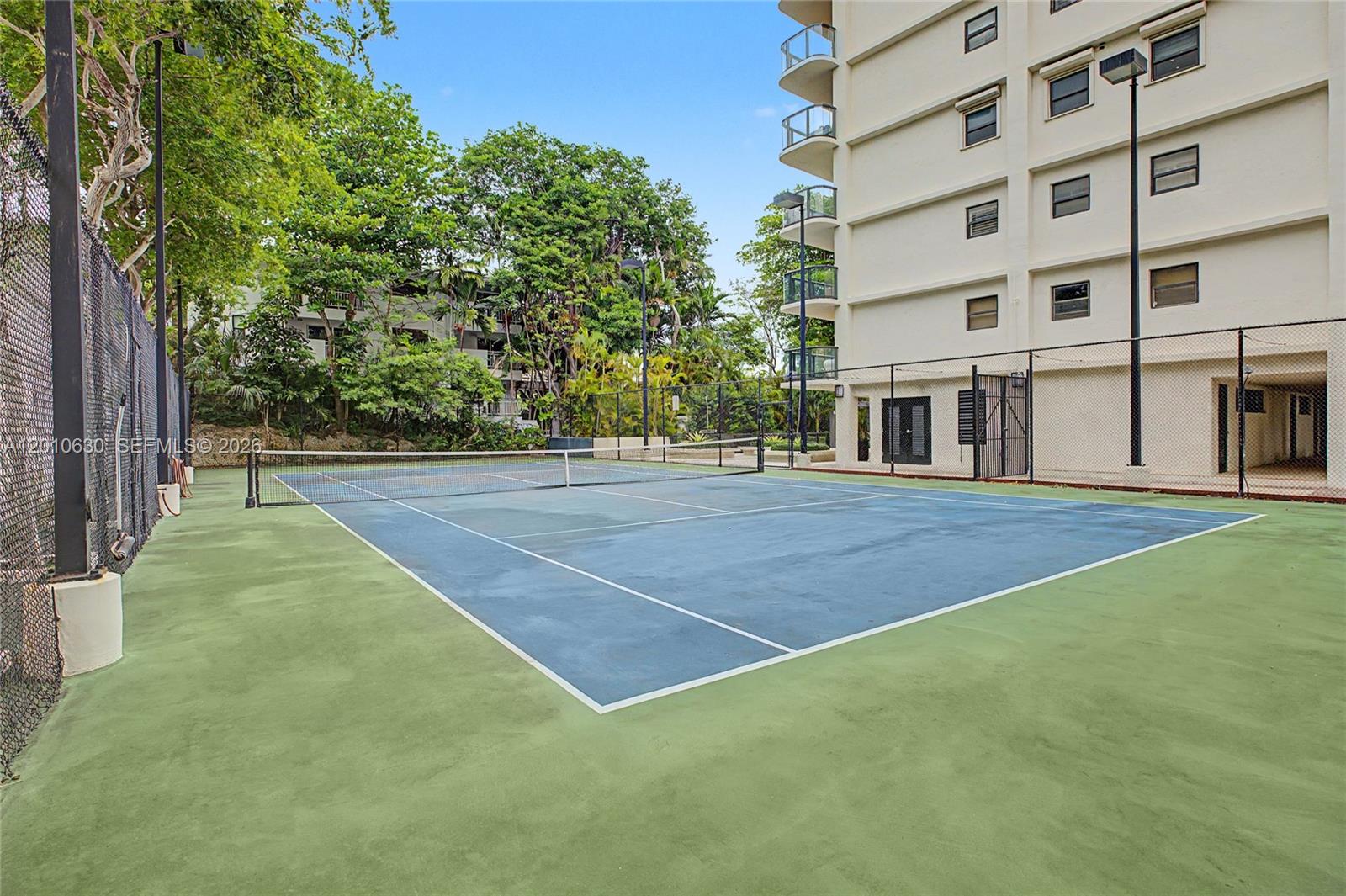2575 S Bayshore Dr # 4A