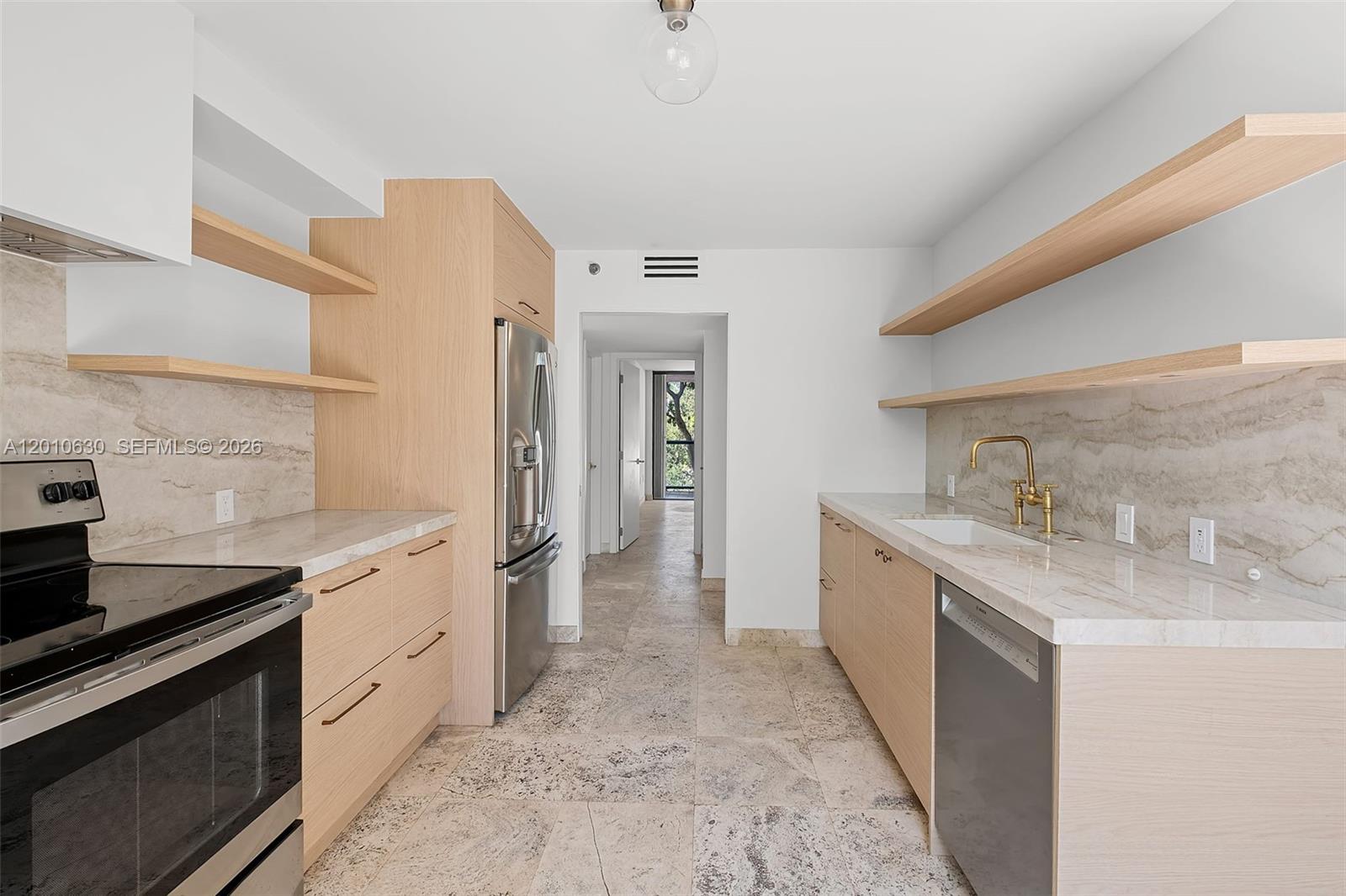 2575 S Bayshore Dr # 4A