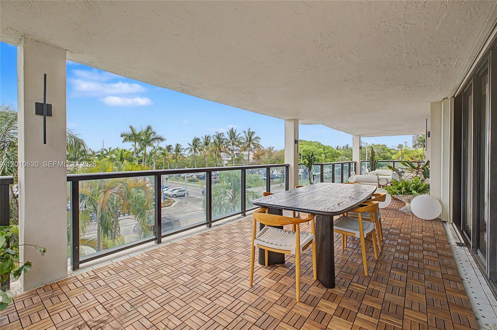 2575 S Bayshore Dr # 4A