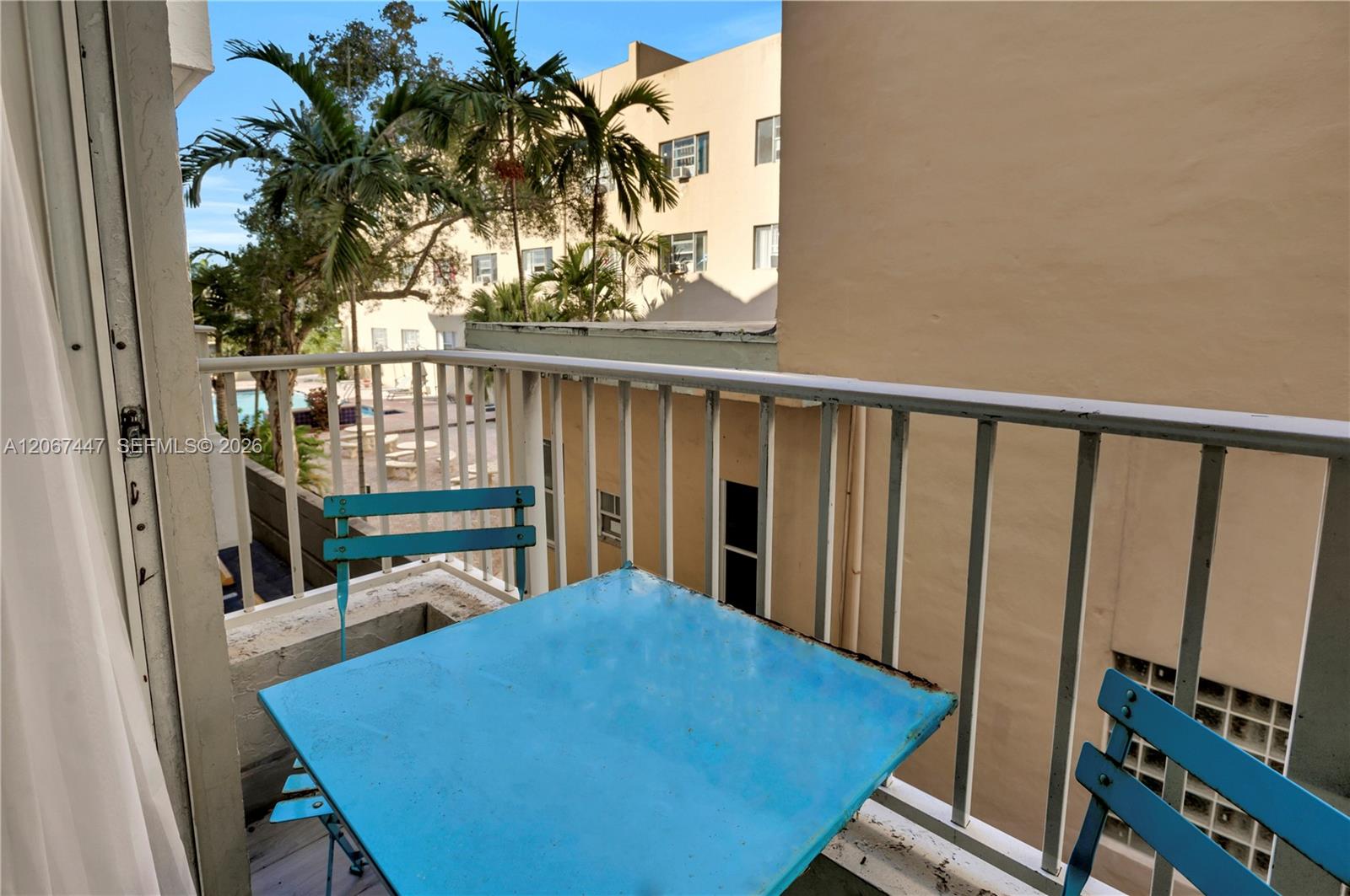 2600 Collins Ave # 204