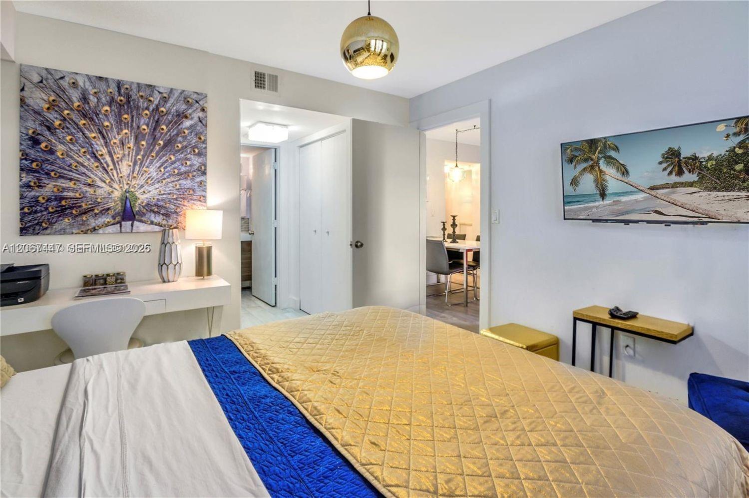 2600 Collins Ave # 204