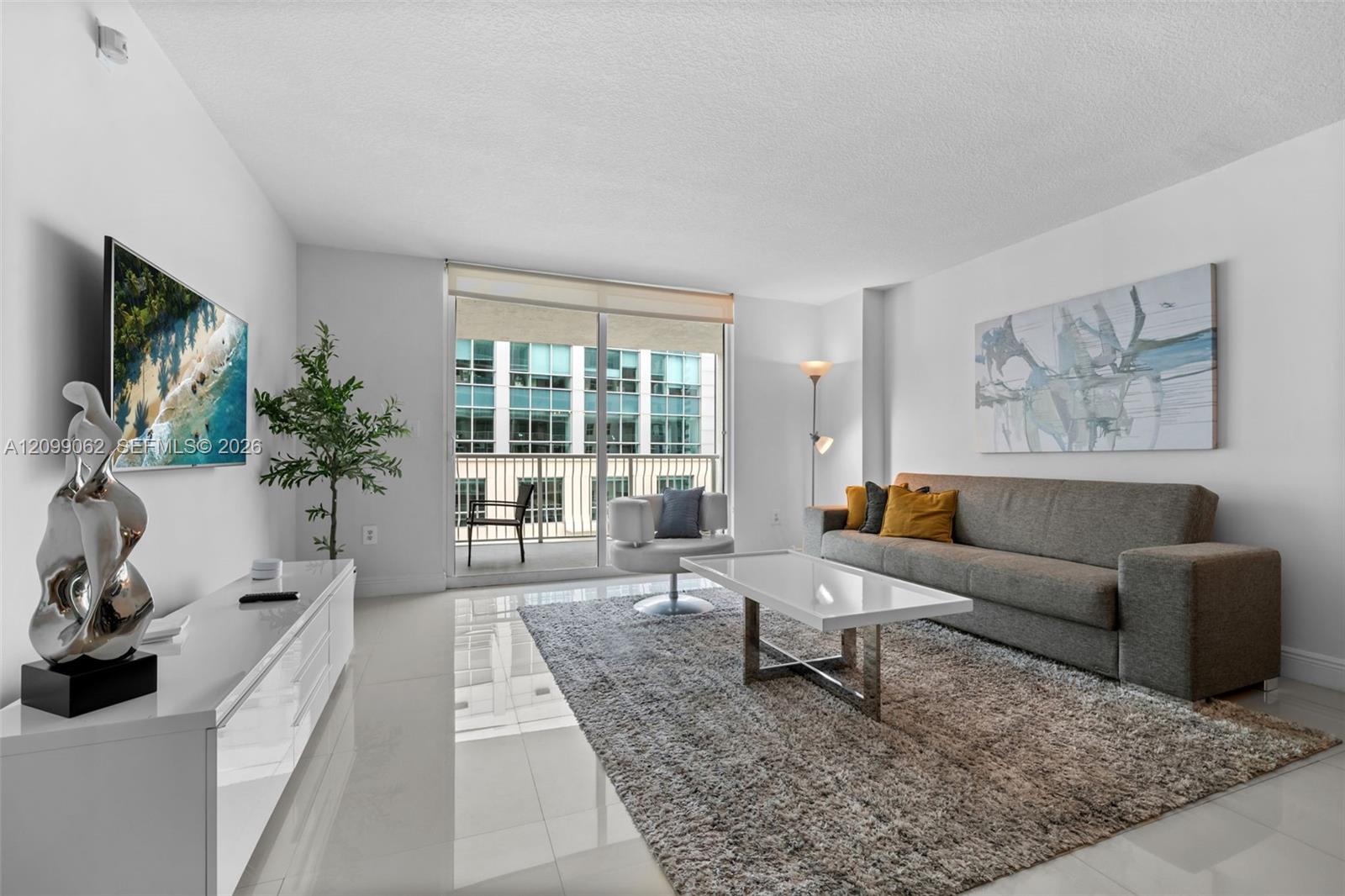 1200 Brickell Bay Dr # 3908