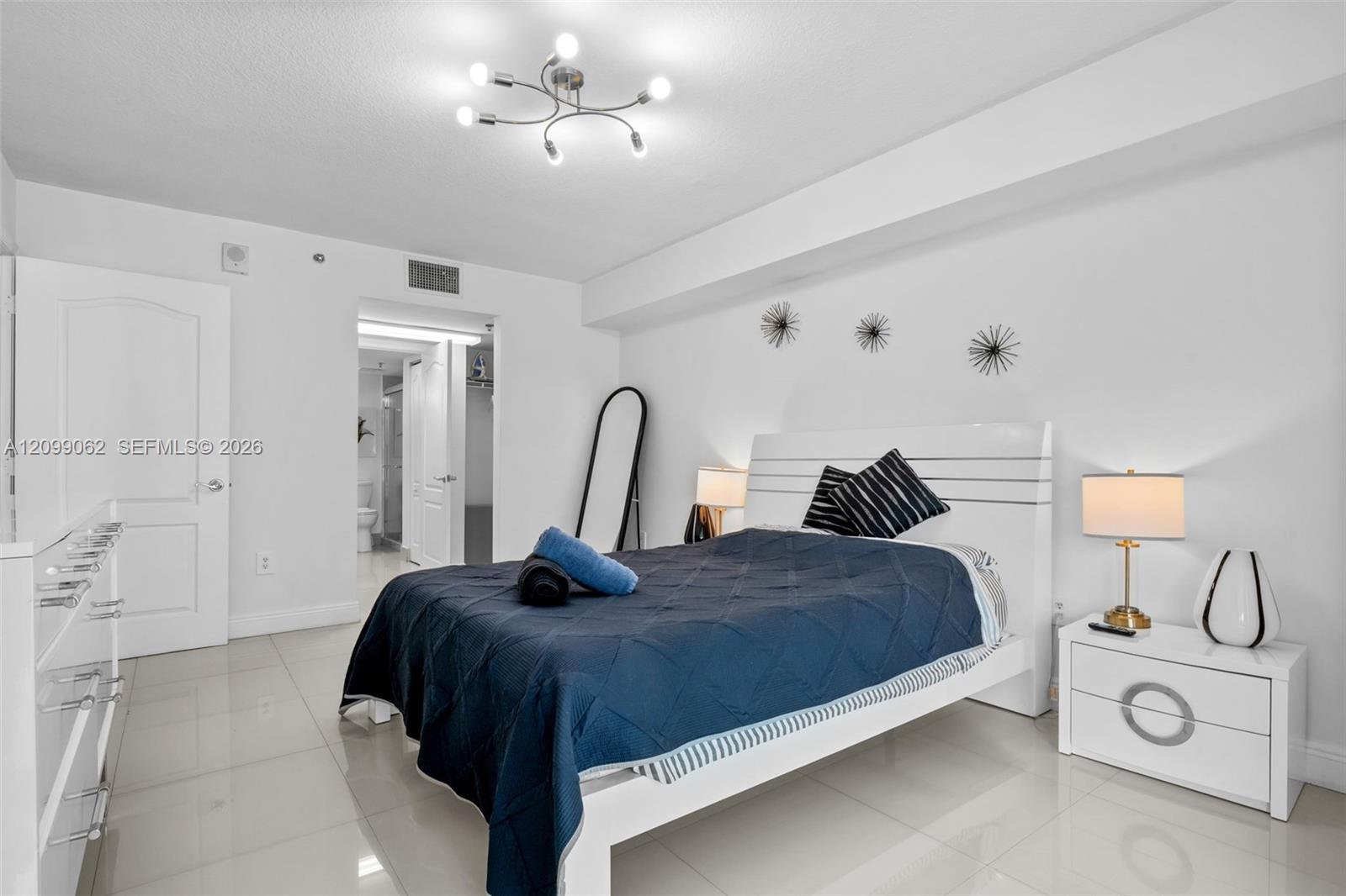 1200 Brickell Bay Dr # 3908