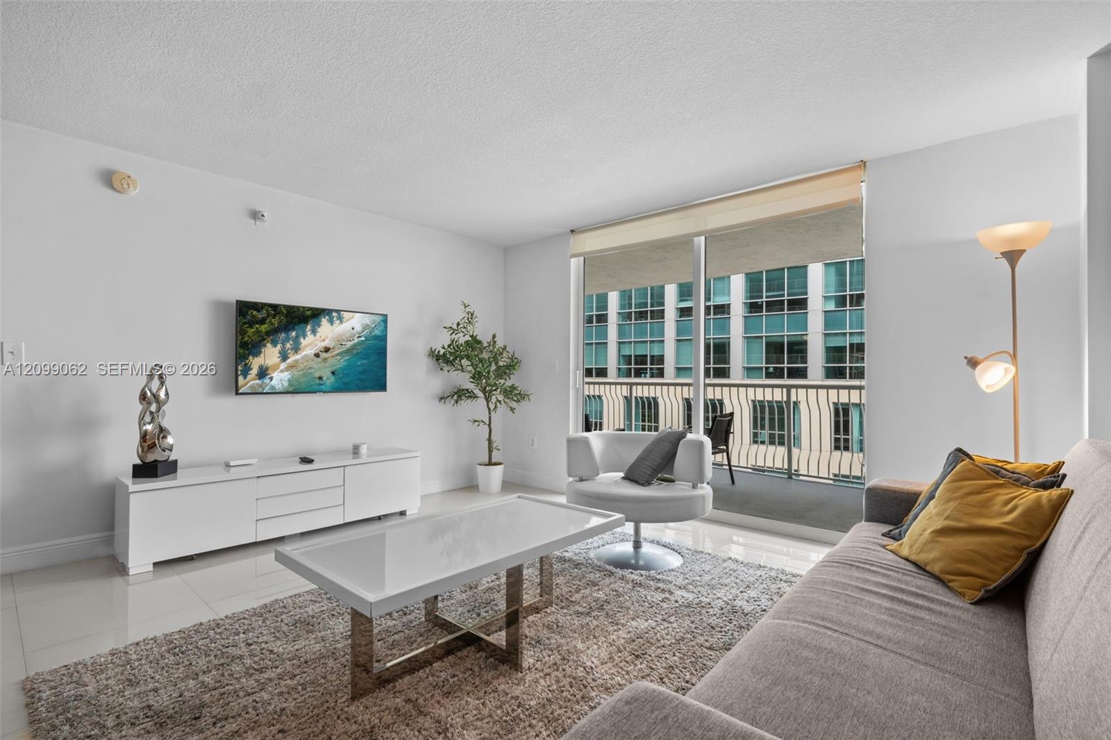 1200 Brickell Bay Dr # 3908