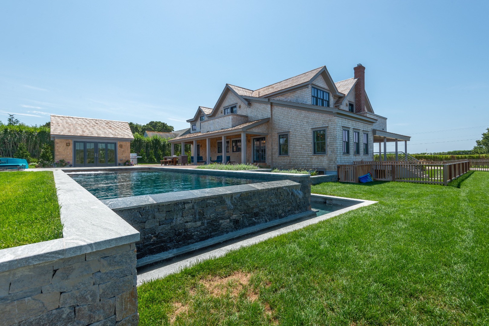 1 Smooth Hummocks Way & 1 Farmview Drive