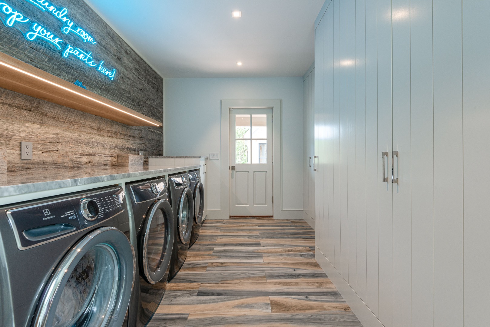 1 Smooth Hummocks Way & 1 Farmview Drive