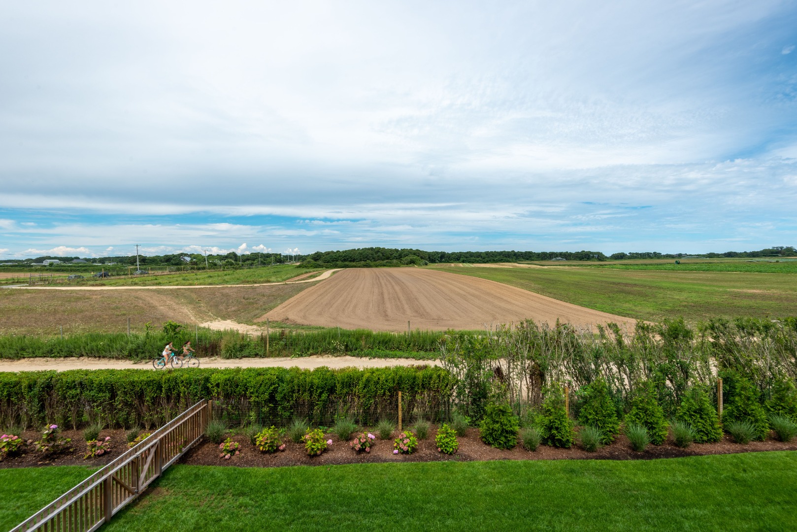 1 Smooth Hummocks Way & 1 Farmview Drive