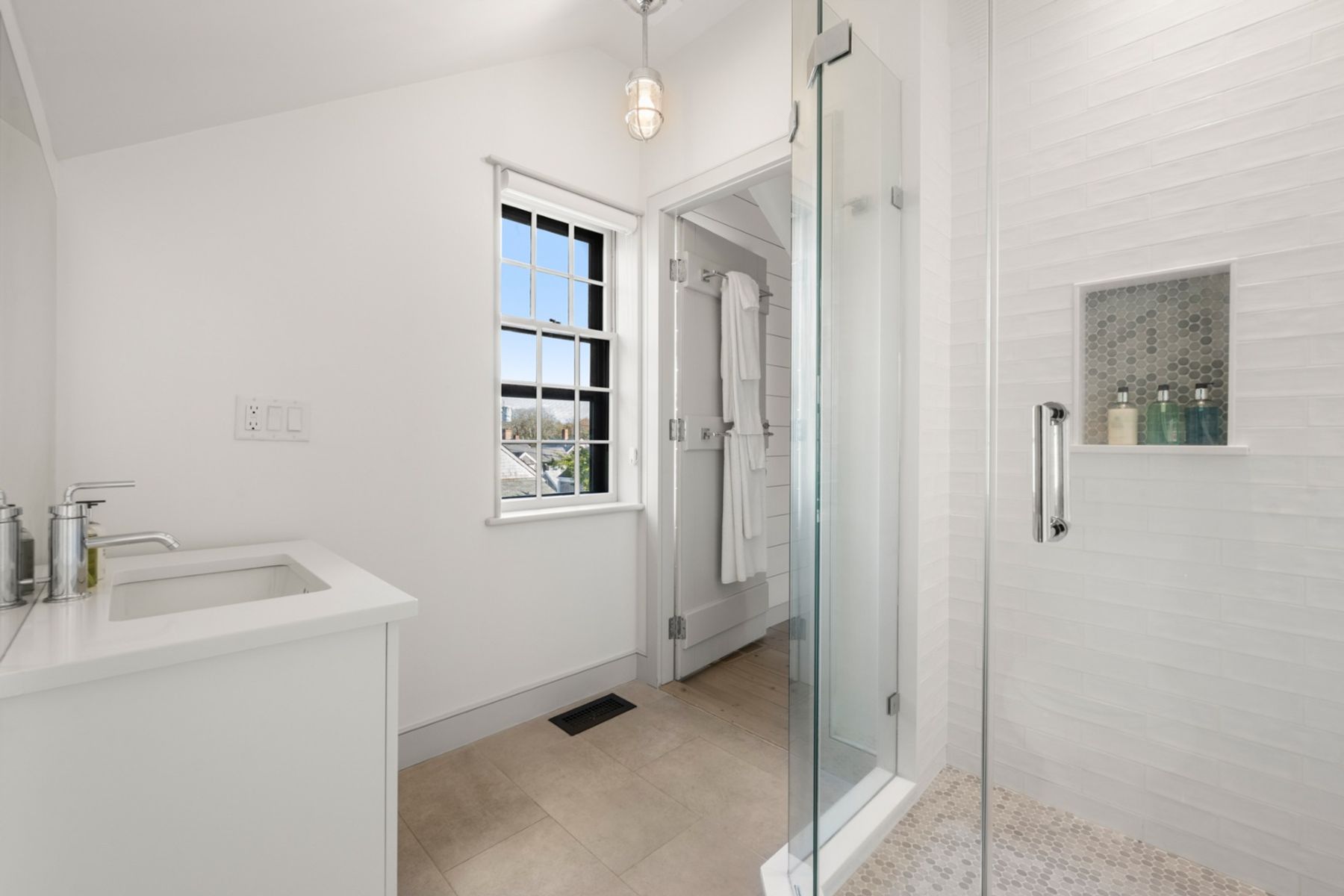 21.5 Hussey Street (21 1/2)