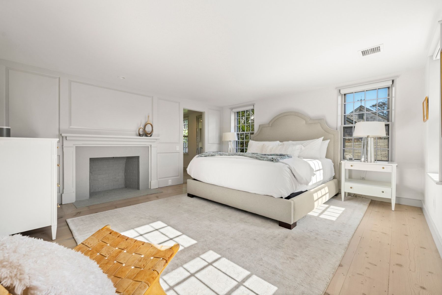 21.5 Hussey Street (21 1/2)